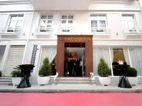 Golden City Hotel & Spa, Tirana Hotel berhampiran Resurrection of Christ Orthodox Cathedral of Tirana