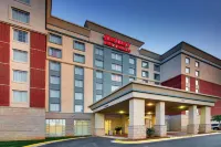 Drury Inn & Suites Charlotte Northlake Hotels in Charlotte