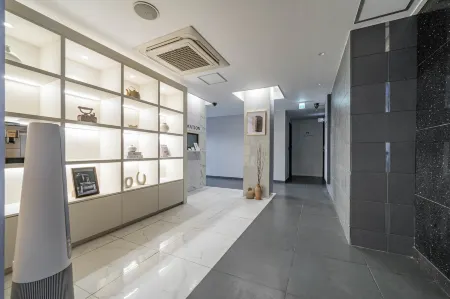 Busan Myeongji Hotel Myeongji Отели рядом с достопримечательностью «Yishu Island Migratory Park»