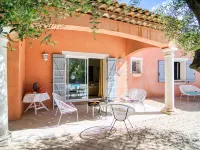 L'Oliveraie Hotels near Camping Domaine Haute Garduere
