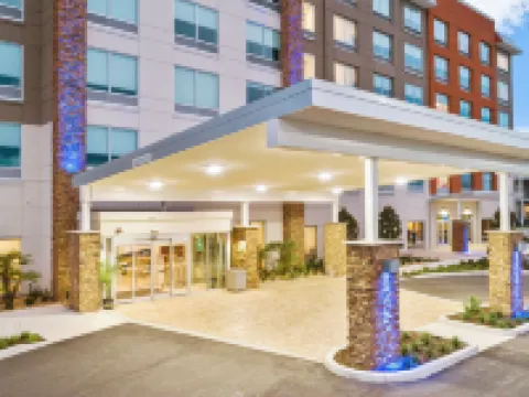 Holiday Inn Express & Suites ORLANDO - LAKE BUENA VISTA by IHG Hotels near Grand Cypress Golf