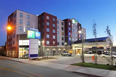 Holiday Inn Express & Suites Calgary NW - University Area Отели рядом с достопримечательностью «Университет Калгари»