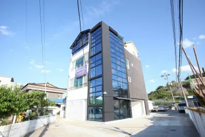 Yangyang Blue Sea Pension & B&B Hotels near Jukdo Beach