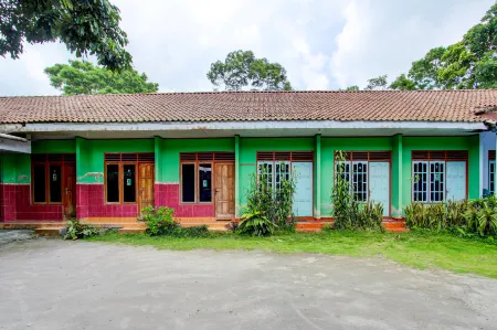 Hotel O Pondok Wisata Kurniawan 2NearWonogondang Camp ( Bumi Perkemahan Wonogondang )