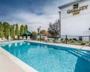 Quality Inn - Pools