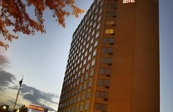 麥坎姆利廣場酒店