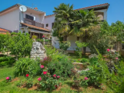 Danica Hotels in Peroj