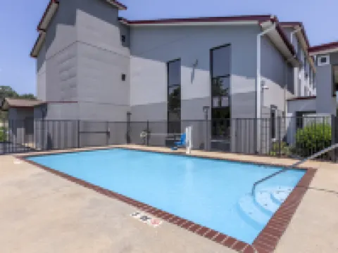 Red Roof Inn & Suites Clinton, MS Hotels in Clinton