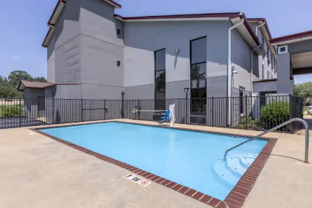 Red Roof Inn & Suites Clinton, MS