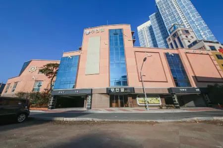 Mokpo Hadang Self Check-in Hotel Отели рядом с достопримечательностью «Mokpo Gatbawi Rock»