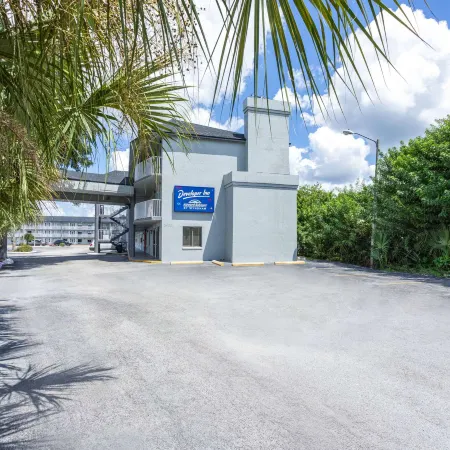 Howard Johnson by Wyndham Orlando Lake Buena Vista South