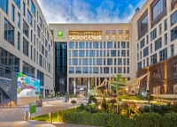 Holiday Inn Yerevan - Republic Square Отели рядом с достопримечательностью «Оперный театр»