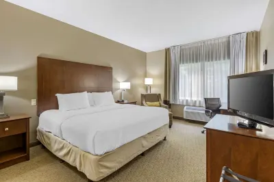 Comfort Inn & Suites East Moline Near I-80
