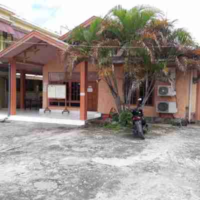 OYO 94112 Homestay Ananda Luwuk Hotel Exterior