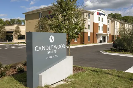 Candlewood Suites Jacksonville - Mayport Отели рядом с достопримечательностью «Jacksonville Fl Beach»