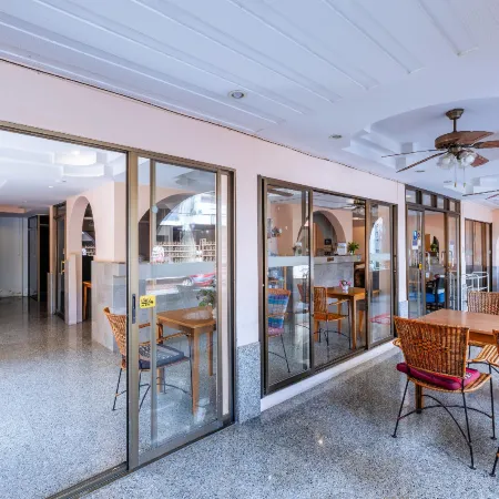 Hua Hin Star Hotel Отели рядом с достопримечательностью «Вана Нава Водная джунгля Хуа Хин»