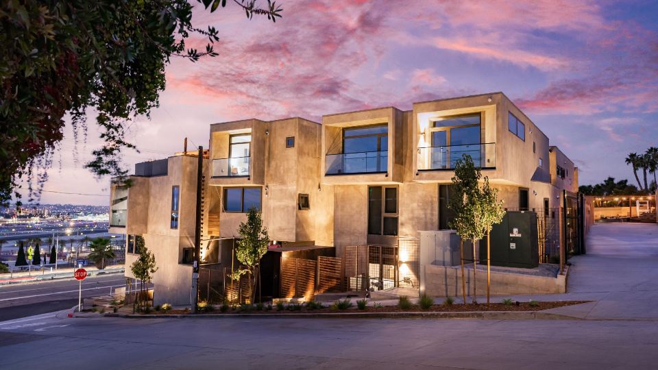City24 Condo Hotel Little Italy Mission Hills