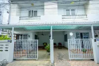 Mitr Inn HuaHin Beach Hotell i Nong Phlap