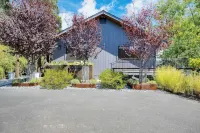 Kenwood Vista by Avantstay 7acres w/ Pool, Fire Pit, Vineyard Views