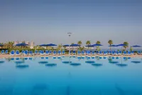 Sheraton Club des Pins Resort - Parking