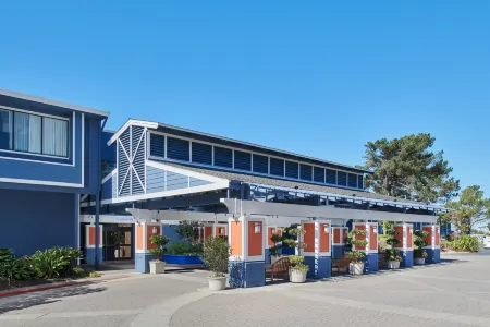 DoubleTree by Hilton Hotel Berkeley Marina
