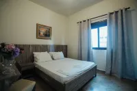 Holiday Suites Hotel & Beach Resort Hotel di Jounieh