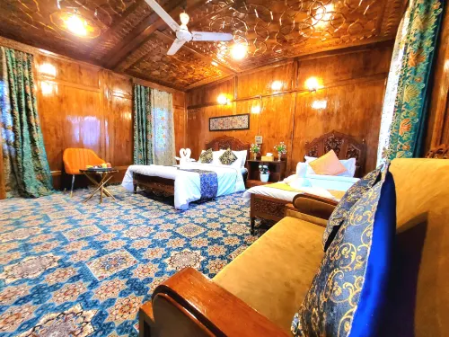 Aziz Palace Group of Houseboats