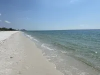 Closest studio to Vanderbilt Bch, lovely remodel, yard, has everything & extras! Hotels in Naples Park