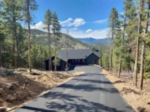 PET-FRIENDLY LUXE Mtn Retreat, Hot tub, Firepit w/EPIC views, Red Rock, Rafting Hotels in Bailey