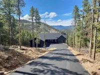 PET-FRIENDLY LUXE Mtn Retreat, Hot tub, Firepit w/EPIC views, Red Rock, Rafting