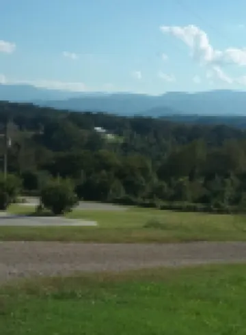 1 Br Full Kitchen Starting at $99Mountain Views, Pet Friendly on 4 Acres!