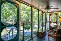 New! Cottage On The Rocks, Pet Friendly, Hot Tub, Central Location