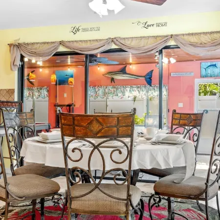 Naples Retreat, Game Room + Pool, Table & Darts, Fenced Yard, Pet Friendly