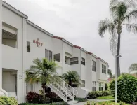 2 Bedroom Golf Course View, Near the Beach!