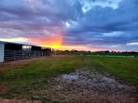 Guest House with horse privilege's, in the country & beautiful neighborhood.