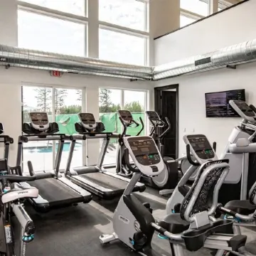 Beautiful 2BD + 2BA Home! King Beds! Hot Tub! Pool! Walk to downtown.