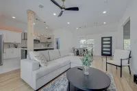 Stylish-Cozy 2-br in Bellaire relaxing home for the family and pet-friendly فنادق في بيلاير