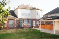 Spacious 5-bedroom house with WiFi and AC in fabulous Houston