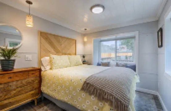 Riverfront cottage w/ hot tub, lush gardens, privacy & river access, pets ok!