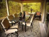 3 Bedroom Cottage with Private Shared Sandy Beach!!