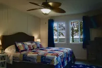 3BR Cabin on the Lake with Beach and Boat Dock in Protected Channel