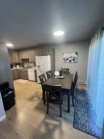 Cozy Twinhome . Close to shopping and restaurants , small dogs are welcome.