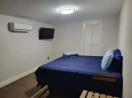 Studio close to airport, mall, beach, museum and much more Отели рядом с достопримечательностью «Биг Фиш»