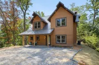 Smoky Mnt Modern Cabin 4 Bd 4 BTH w Hot Tub! Hotels near Wears Valley