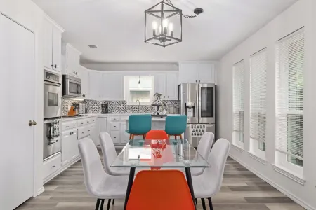 Newly remodeled 5BR 3BA w/pool up to 16 ppl Отели в г. Аллен