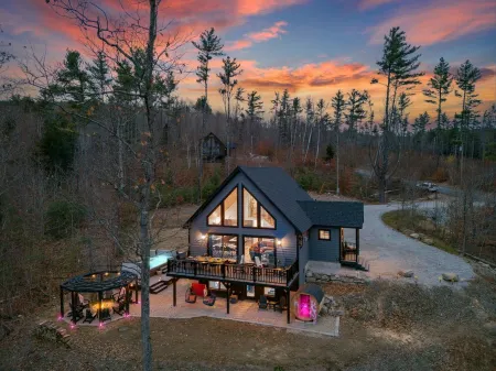 New A-Frame Chalet- Views- Heated SwimSpa- Firepit- Sauna- Dogs OK- Sleeps 14