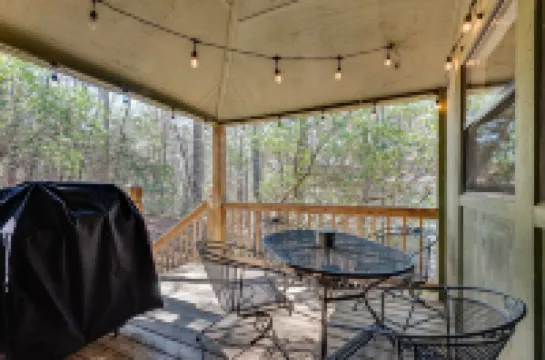 Relaxing 3Br Cabin Retreat in Helen, GA – Perfect for Families & Couples