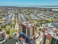3 BR 2 BA with AMAZING 8th Floor River & Gulf View!