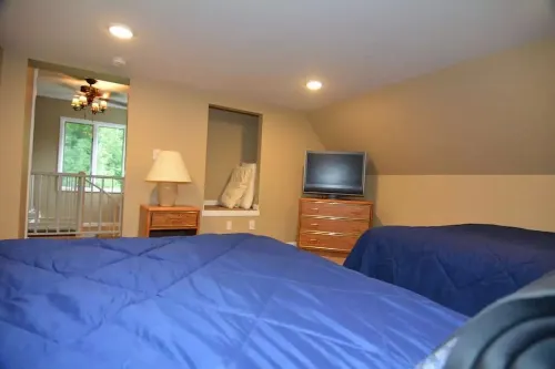 Peek' n Peak, Camelot  Loft Condo,  Clymer, NY, 250 Yards to Chair 8, Sleeps 14