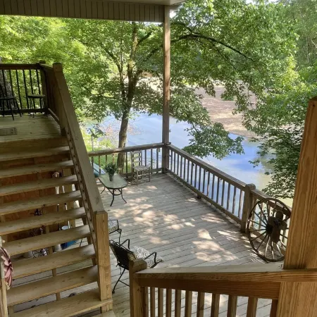 Mama Bears Cozy Creekside Cabin at Up The Creek